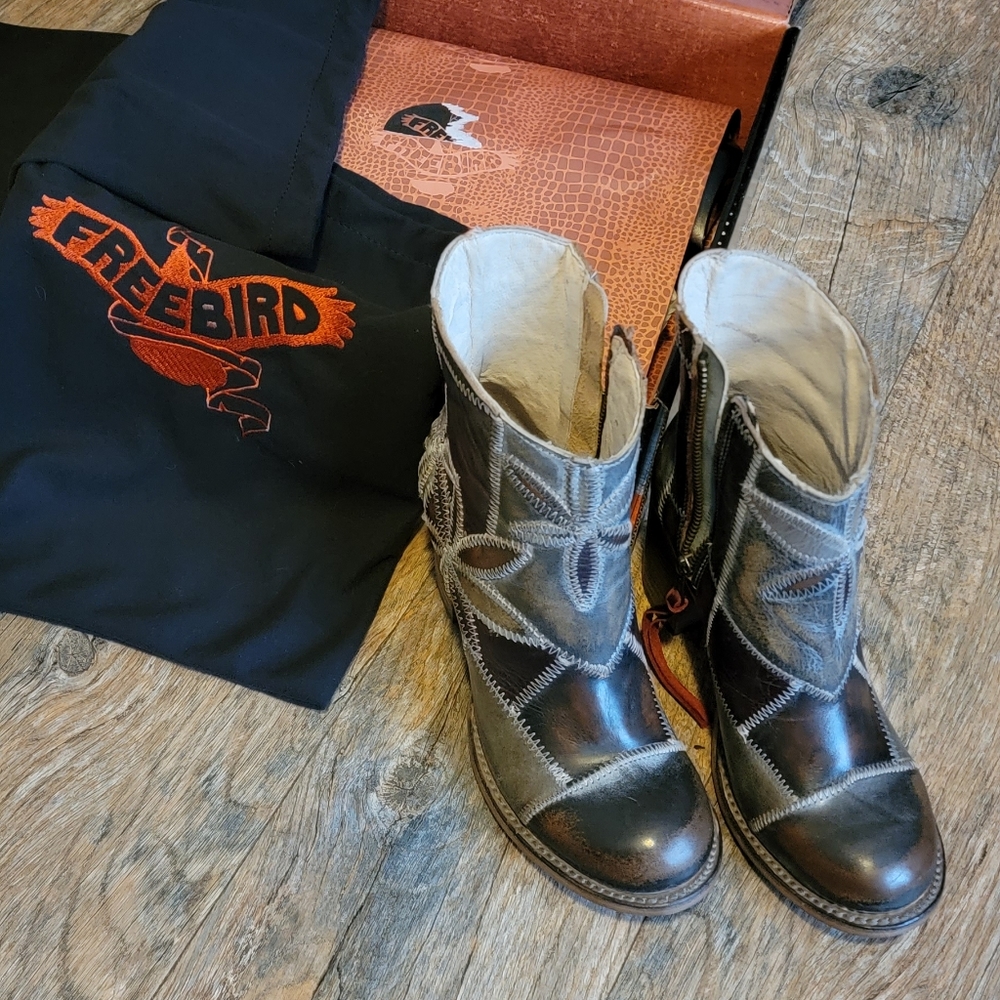 Freebird Flower (Grey-Multi Colored)Boots, Size 8